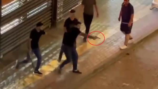 Akrabaların silahlı kavgası kamerada