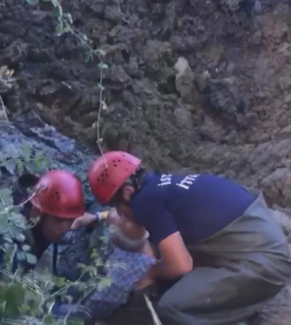 Arnavutköy'de kestirmeden giderken şantiyede bataklığa saplandı