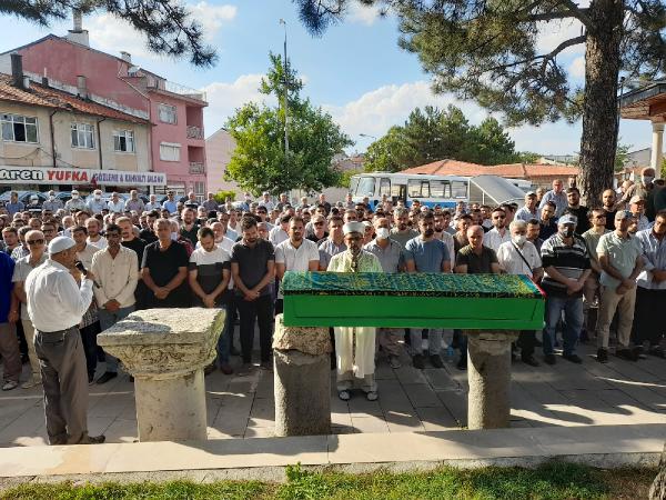 Amonyak tankını temizlerken zehirlenen işçi, toprağa verildi 