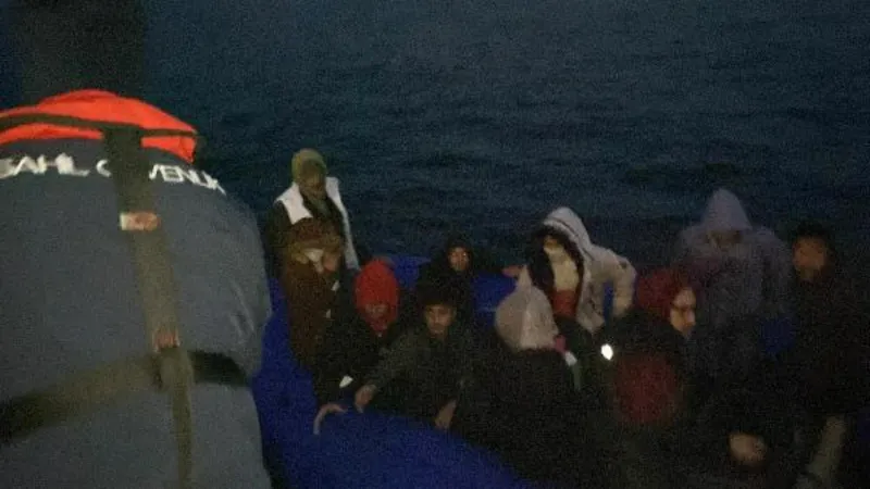 İzmir'de 22 kaçak göçmen yakalandı, 91 kaçak göçmen kurtarıldı
