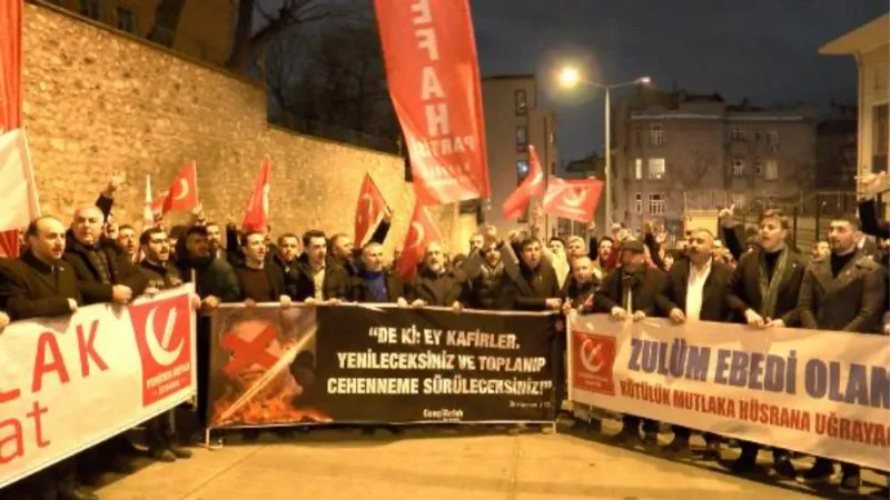 Yeniden Refah Partisi Gençlik Kolları İsveç’te Kur’an-ı Kerim yakılmasını protesto etti