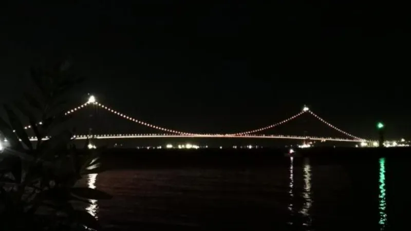 1915 Çanakkale Köprüsü turuncu renkle ışıklandırıldı 