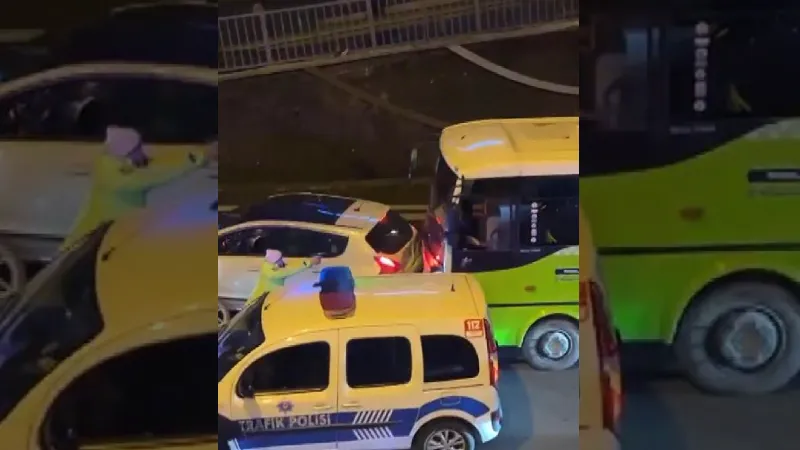 Pendik'te polisi peşine takan yolcu midibüsü İstanbul sokaklarını biribirine kattı