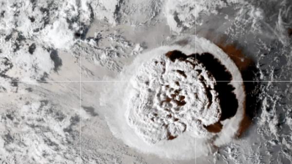 NASA: Tonga’daki yanardağ stratosfere eşi görülmemiş miktarda su buharı püskürttü