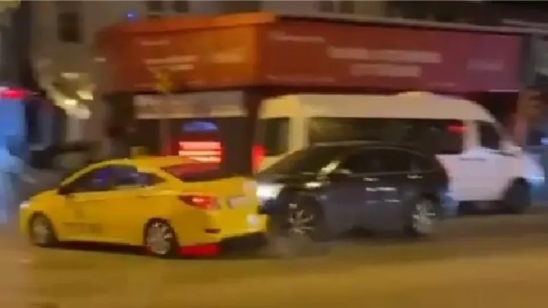 Üsküdar'da taksiyle kaçan kadını durdurmak için dehşet saçtı