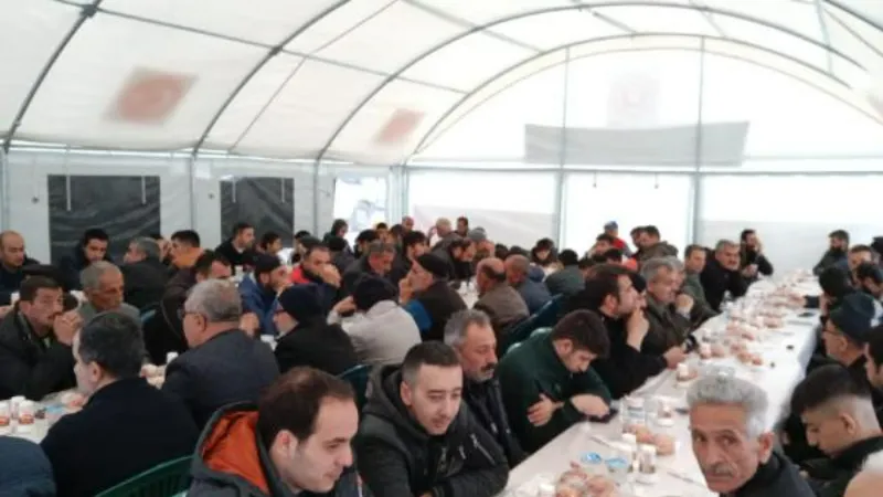 Malatya'da depremzedelere her akşam bin kişilik iftar veriliyor