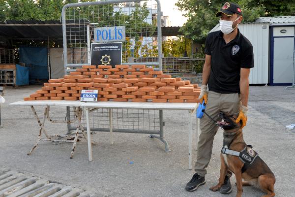 Mersin’de TIR dorsesinde 105 kilo eroin ele geçirildi