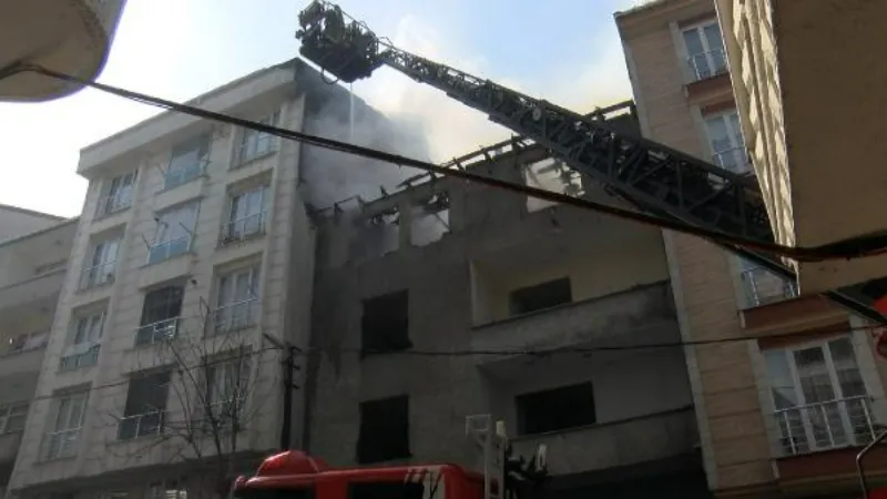 Esenyurt'ta metruk binada çıkan yangın üç binaya zarar verdi
