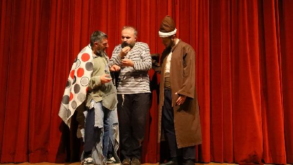 Başakşehir’de ‘Ziyafet Sofrası’ adlı tiyatro oyunu ilgiyle izlendi
