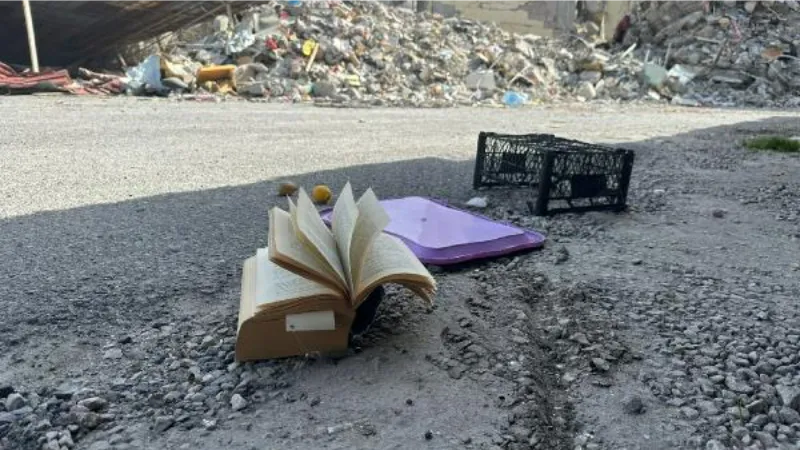 90 bine yakın kitabın olduğu sahaf dükkanı depremde yerle bir oldu