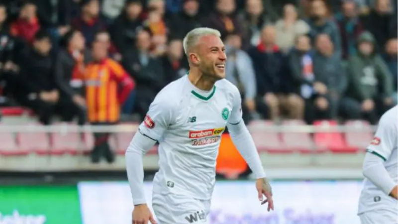 Konyaspor’un golcü stoperi Francisco Calvo, Beşiktaş’ın kıskacında