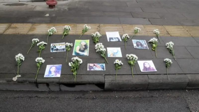Üniversiteli Gizem, kazada öldüğü yere 19 çiçek ve fotoğrafları koyularak anıldı