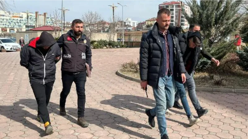 Sahaya girip Fiorentinalı futbolcuya saldıran 2 taraftar adliyede