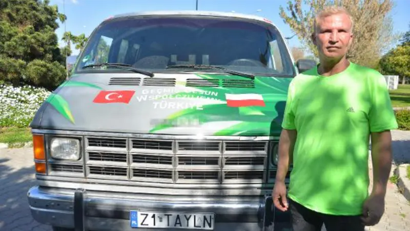 Polonya'dan 44 yıllık minibüsüyle depremzedelere yardım için geldi