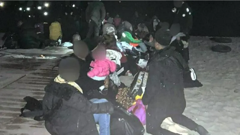 Kuşadası'nda 51 kaçak göçmen ve 1 organizatörlük şüphelisi yakalandı