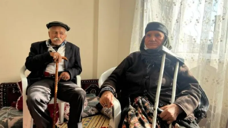 Ev sahipleri tarafından kapıda bırakılan yaşlı çift, yeni evlerine kavuştu