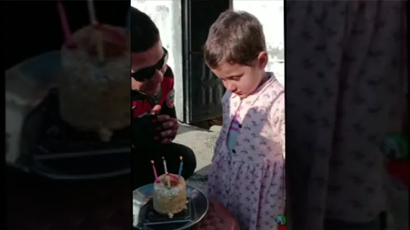 Depremzede Emine’nin 3’üncü yaşını yunus polisleri kutladı