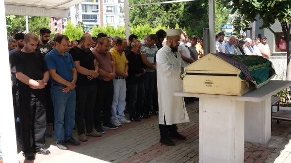 Kullandığı otomobilin camından fırlayan Edanur, gözyaşlarıyla defnedildi