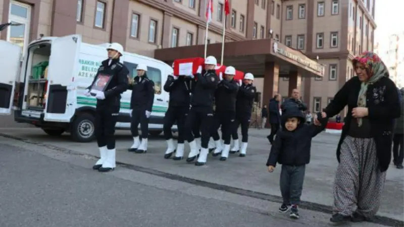 Diyarbakır’da, kazada hayatını kaybeden polis memuru törenle memleketine uğurlandı