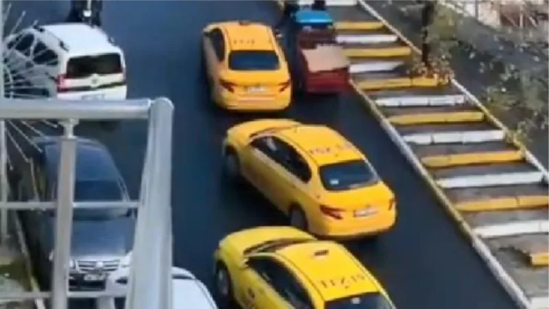 Şişli'de tekme tokat yol kavgası kamerada