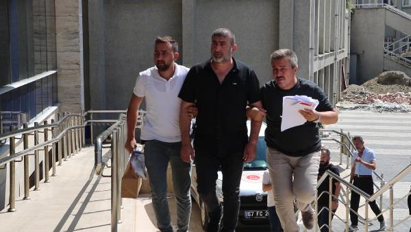 Ekmek arasında sakladığı silahla garsonu vuran şüpheliyi, mekan sahibinin kardeşi yaraladı
