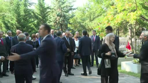 Bakan Çavuşoğlu, Dışişleri Şehitliği’ni ziyaret etti