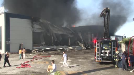 Konya’da boya fabrikasında büyük yangın