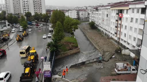 Esenyurt’ta derenin taşmasıyla boşaltılan evleri su bastı