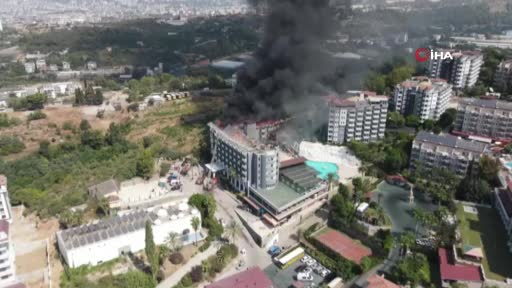 Alanya’da korkutan otel yangını: Yerli ve yabancı turistler tahliye edilirken, 2 itfaiye eri dumandan etkilendi