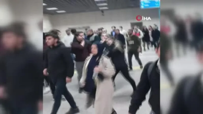 Üsküdar Marmaray’da seferler durduruldu, yolcular peronlardan dışarı çıktı