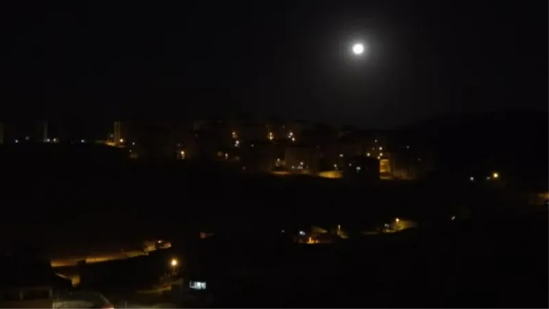 Yüksekova’da ay geceyi gündüze çevirdi
