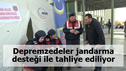 Depremzedeler jandarma desteği ile tahliye ediliyor