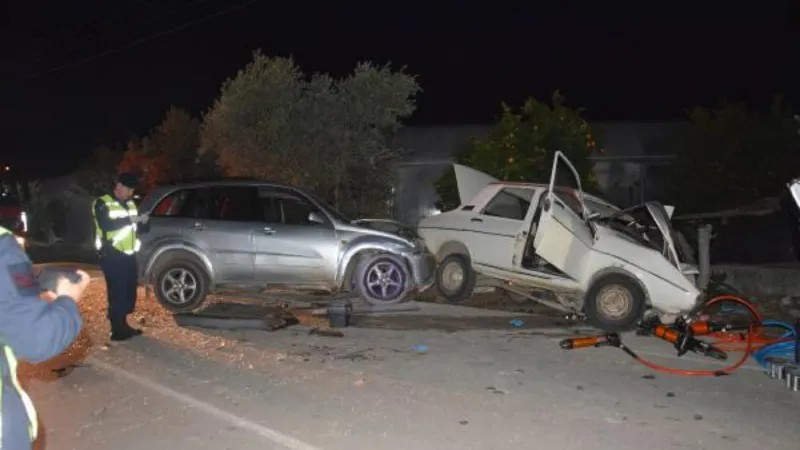 Antalya'da otomobil ile cip çarpıştı: 2 ölü, 3 yaralı