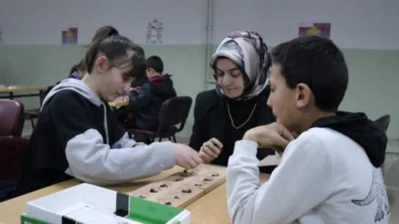 Öğrenciler ‘Okullar Arası Zeka Oyunları Turnuvası’nda kıyasıya yarıştı