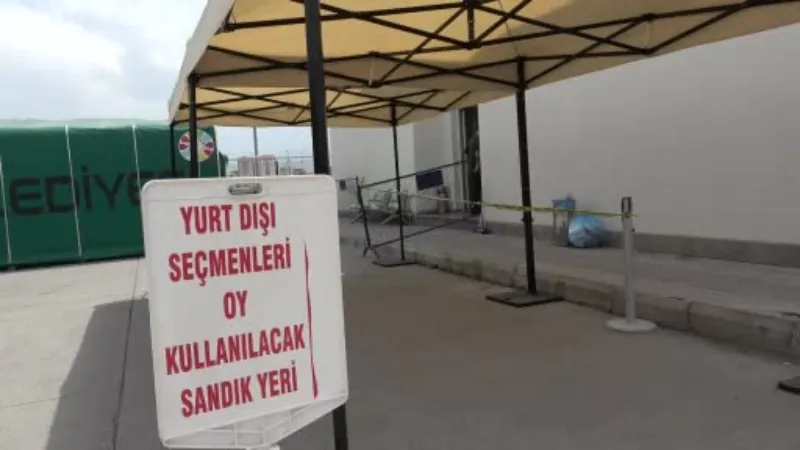 Yurtdışındaki vatandaşlar havaalanına kurulan sandıklarda oy vermeye devam ediyor