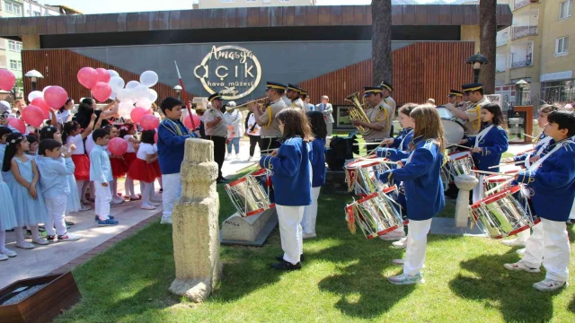 160 yıllık bandodan müze bahçesinde konser