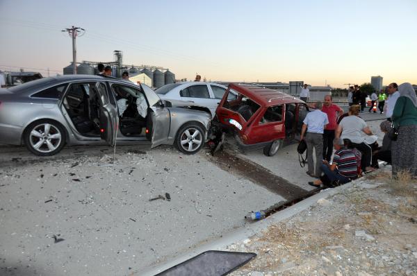 Vali ve TOBB Başkanının konvoy geçişi sırasında zincirleme kaza: 4 yaralı