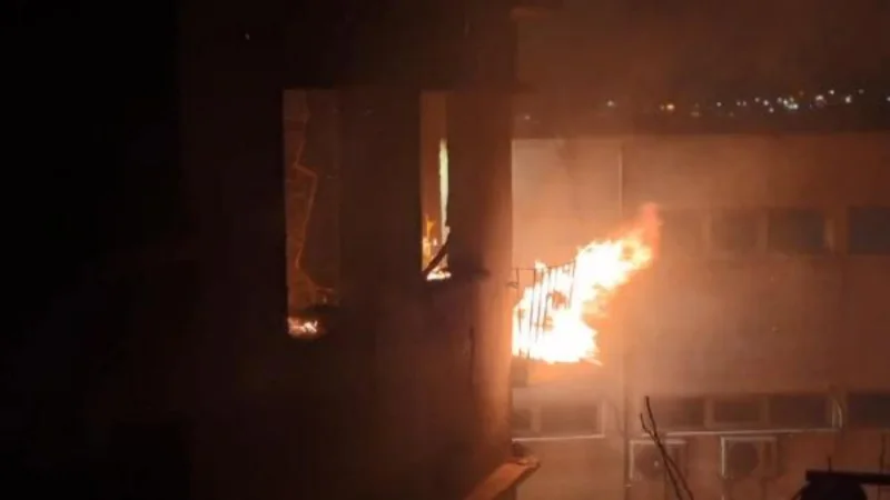Beyoğlu'nda 4 yıl önce 2 kişinin öldüğü metruk bina yine alev alev yandı