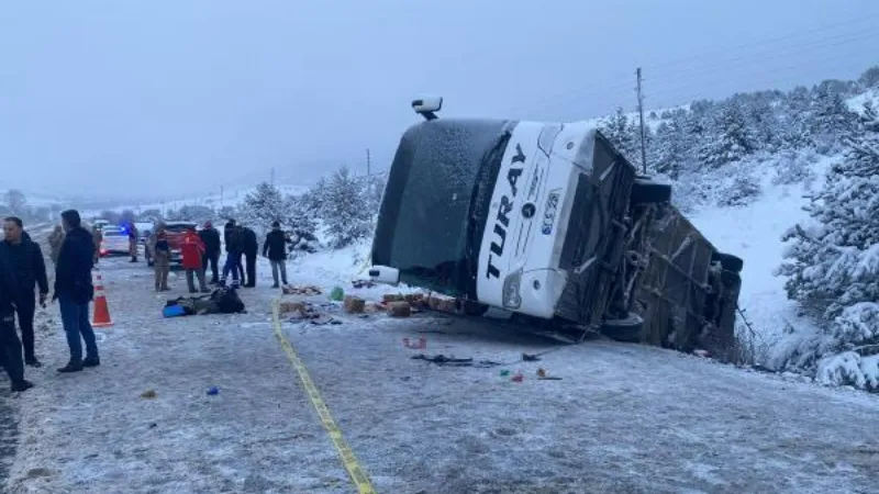 Erzincan'da otobüs devrildi: 2 ölü, 21 yaralı