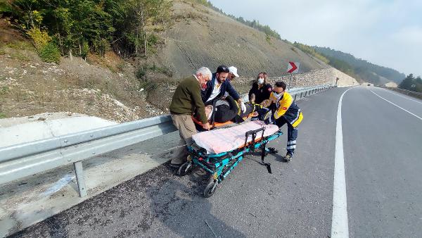 Bariyeri aşan otomobil, menfez yanına düştü; babanın kalbi durdu, oğlu yaralandı