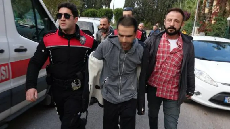 Annesini boğazına bıçak saplayıp öldürdü, 'Hatırlamıyorum' dedi