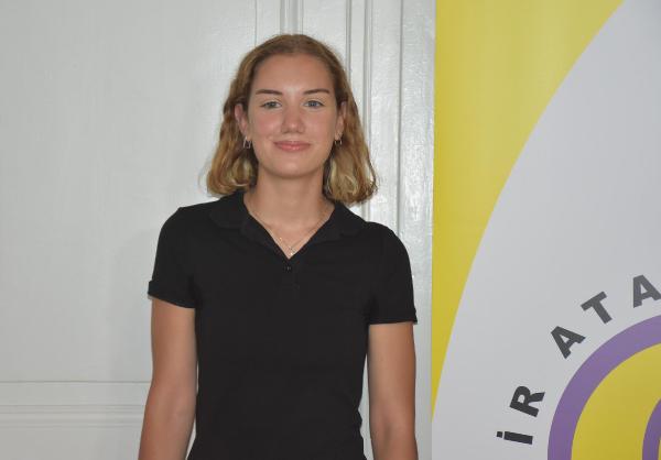 YKS'de AYT eşit ağırlık birincisi, İzmirli Selin oldu 