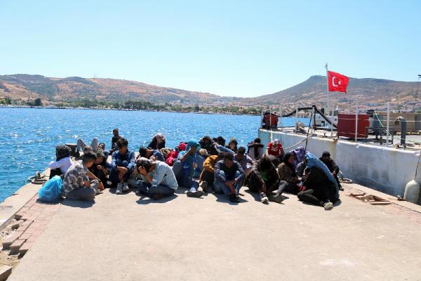 Yunanistan'ın geri ittiği 39 kaçak göçmen kurtarıldı