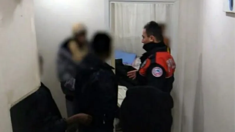 İzmir'de 'şok' evlerine baskında 91 kaçak göçmen yakalandı
