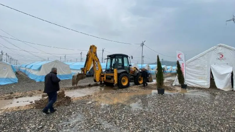 Diyarbakır'da yağış sonrası çadırların yeri değiştirildi