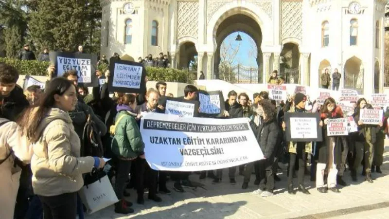 Beyazıt'ta uzaktan eğitim protestosu