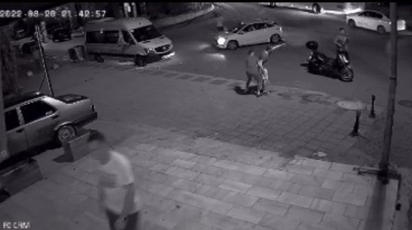 Kadıköy'de 'yan baktın' kavgası kanlı bitti