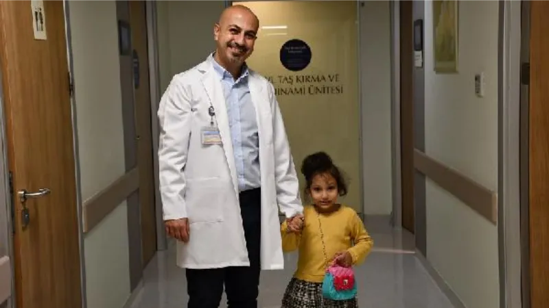 Türkiye'nin mesane pili takılan en küçük hastası 5 yaşındaki Malk