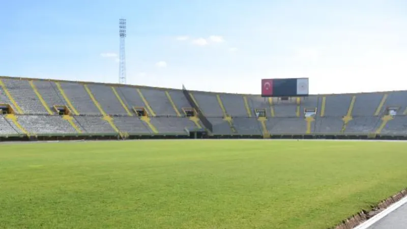 İzmir'in emektar stadı amatörlere emanet