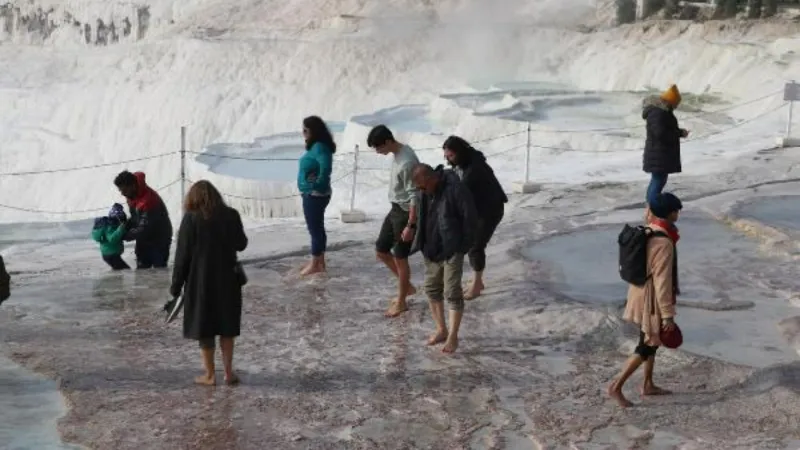 Pamukkale, kış mevsiminde de turist çekiyor